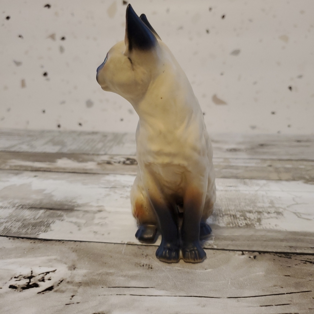 Vintage Beautiful Siamese Cat Figurine #1105 - Picture 5 of 9